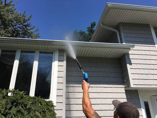 United Roofing & Siding power washing service cleaning residential siding and exterior surfaces in Sioux Falls, SD