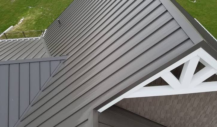 United Roofing & Siding standing seam metal roofing service for residential homes in Sioux Falls, SD